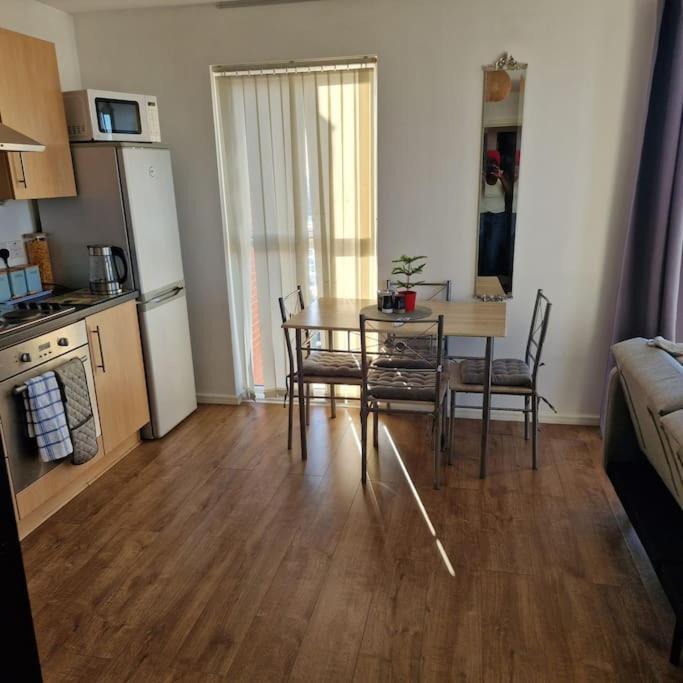 Two Bed In Sportscity Manchester Bagian luar foto